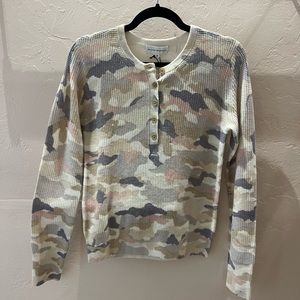 White + Warren Cashmere Camo Waffle Henley in Soft White Camo